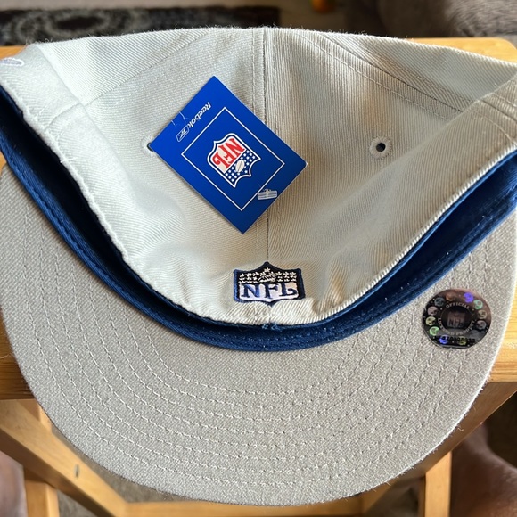 Reebok cap size 7 1/2 and the colors are white, royal and gray - Picture 3 of 5